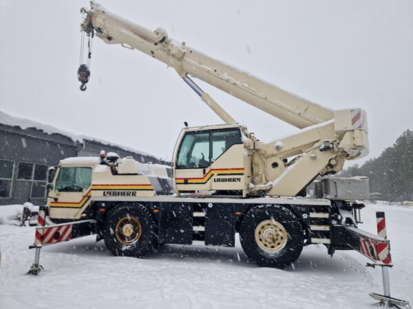 Hledáme autojeřábníka na Liebherr LTM 1040 (od 35 200 Kč / měsíc)